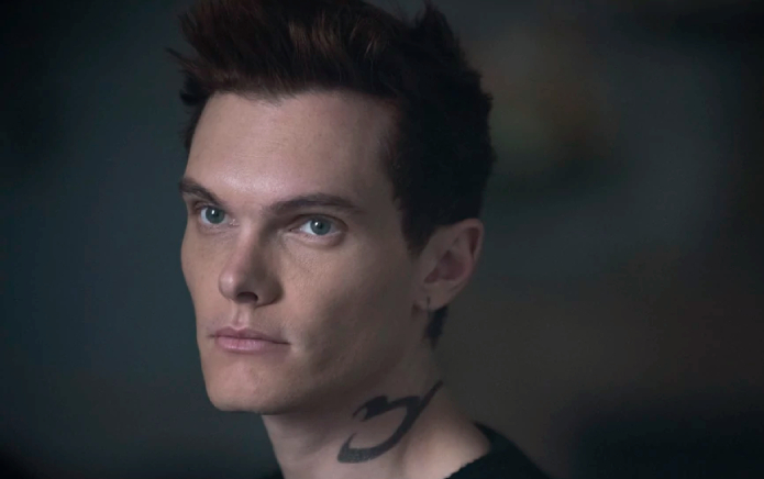 Shadowhunters star Luke Baines comes out as part of the LGBTQ+ community: "Love is love"