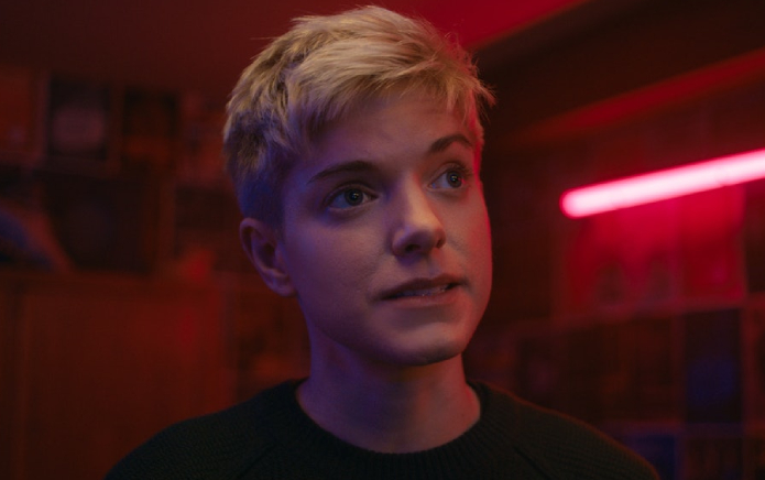 Feel Good star Mae Martin opens up about their non-binary journey: "I just feel like myself"